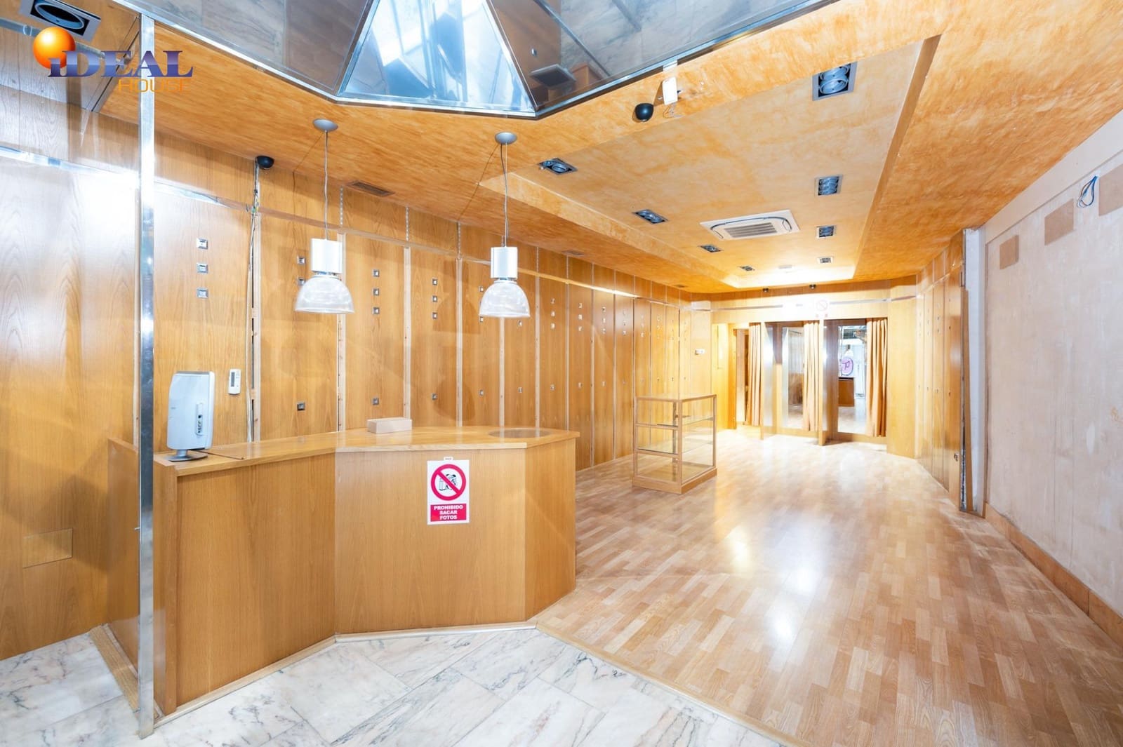 Commercieel te koop in Granada stad - € 210.000 (Ref: 9433781)