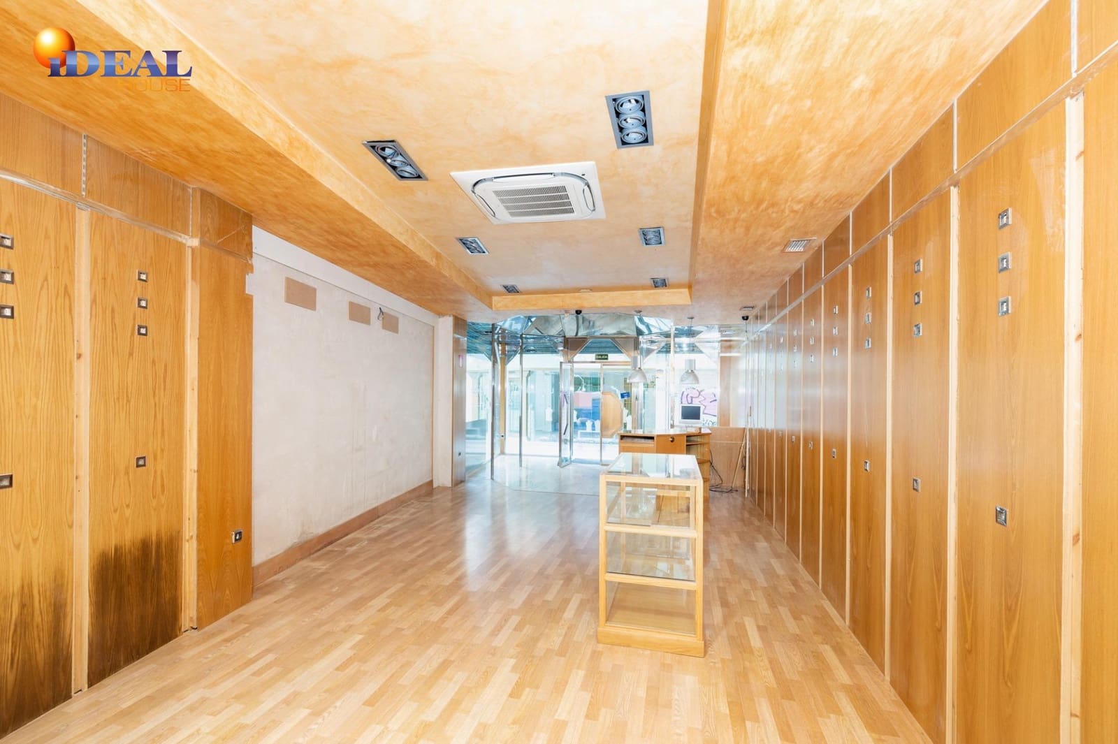 Commercieel te koop in Granada stad - € 210.000 (Ref: 9433781)