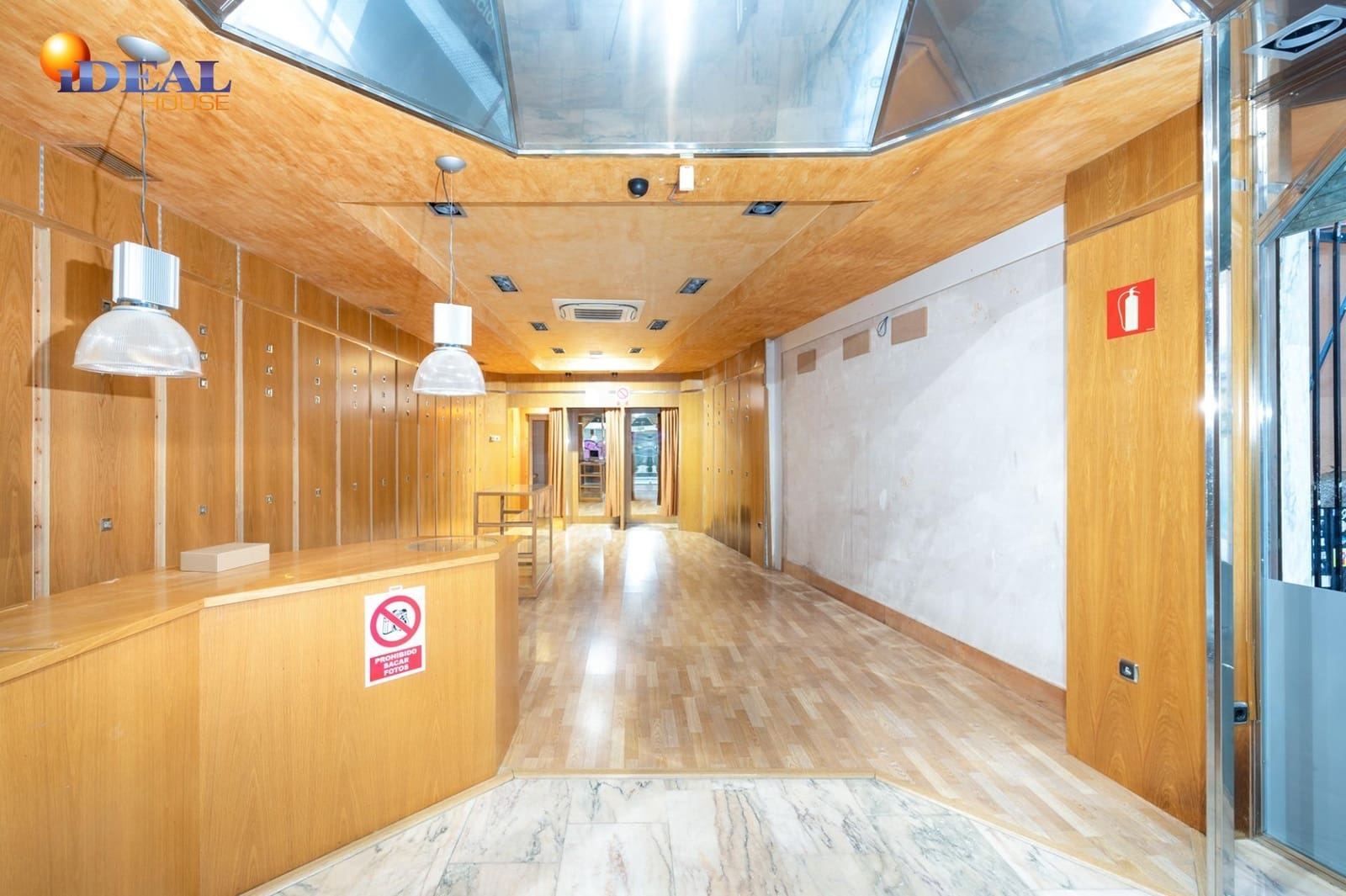 Commercieel te koop in Granada stad - € 210.000 (Ref: 9433781)