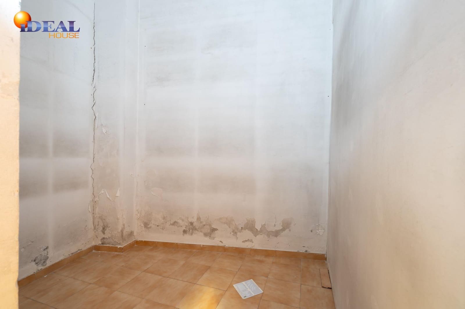 Commercieel te koop in Granada stad - € 210.000 (Ref: 9433781)