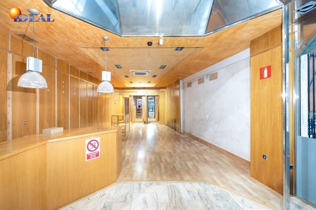 Commercieel te koop in Centro, Granada stad - € 210.000 (Ref: 9433781)