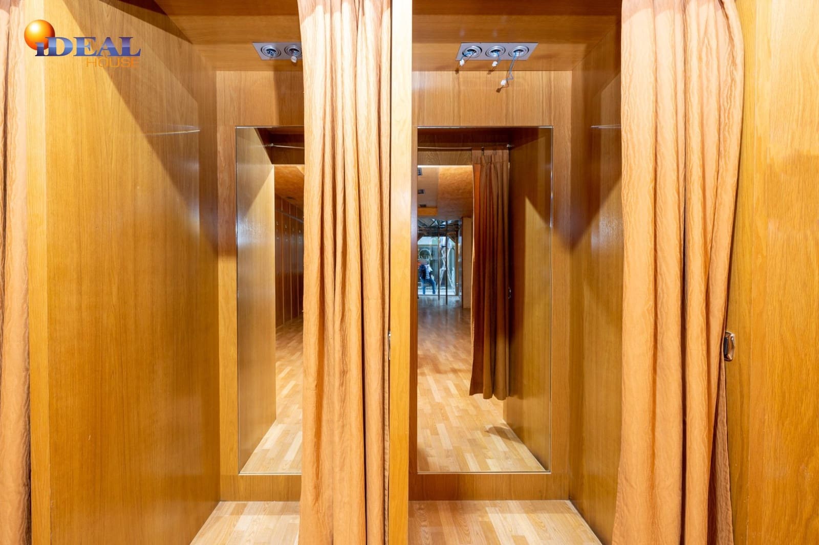 Commercieel te koop in Granada stad - € 210.000 (Ref: 9433781)