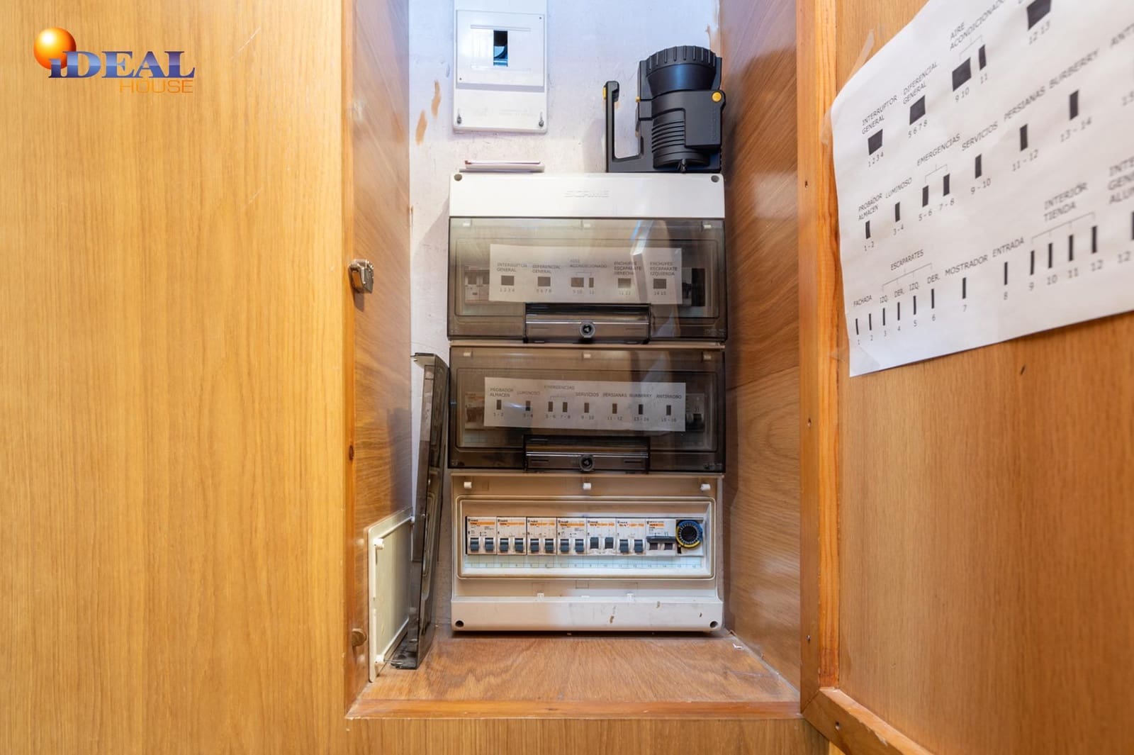 Commercieel te koop in Granada stad - € 210.000 (Ref: 9433781)