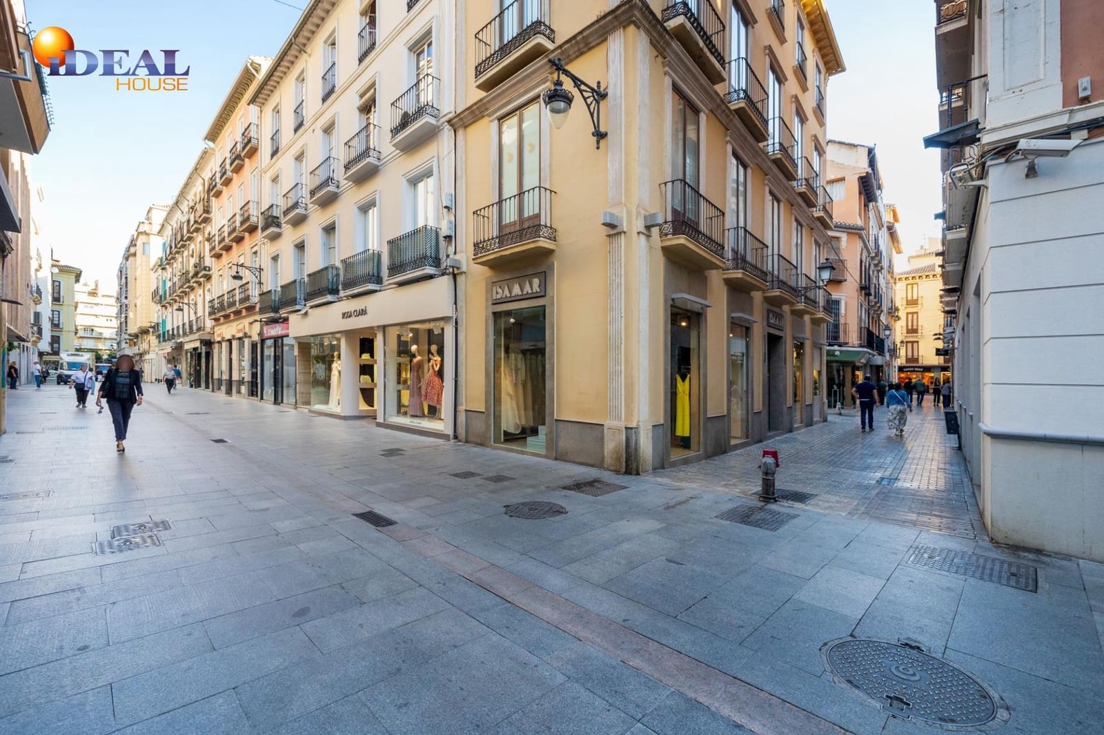 Commercieel te koop in Granada stad - € 210.000 (Ref: 9433781)