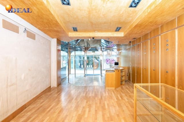 Commercieel te koop in Centro, Granada stad - € 210.000 (Ref: 9433781)