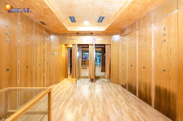 Commercieel te koop in Centro, Granada stad - € 210.000 (Ref: 9433781)