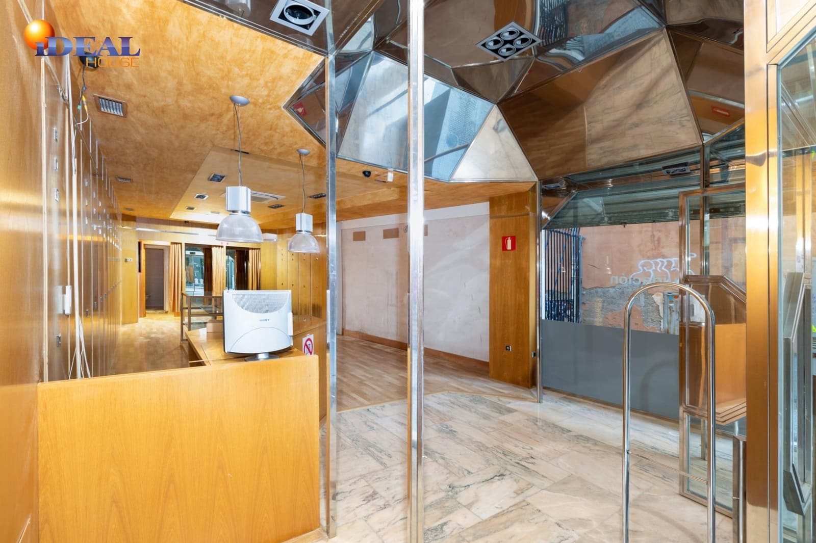 Commercieel te koop in Granada stad - € 210.000 (Ref: 9433781)