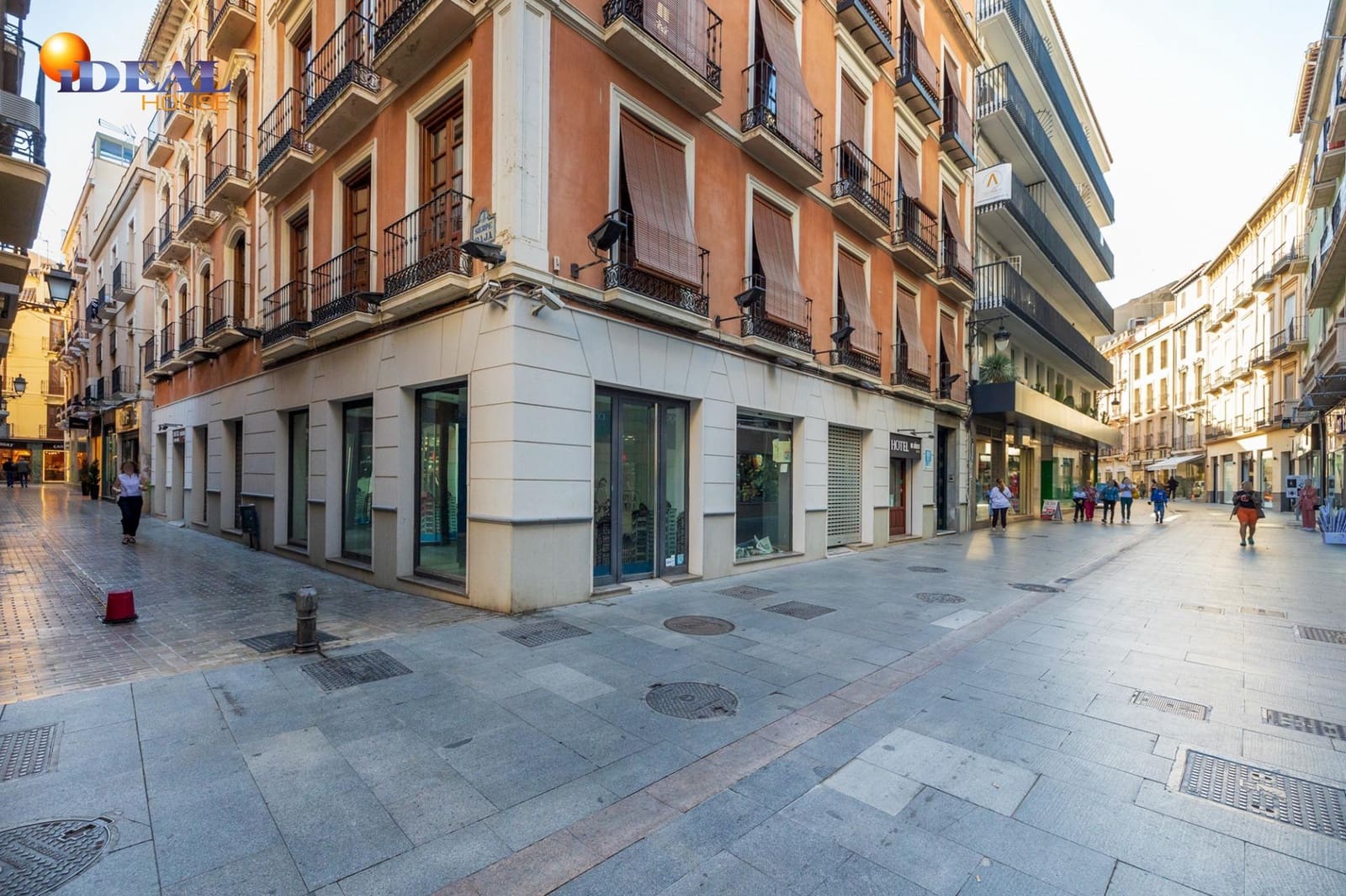 Commercieel te koop in Granada stad - € 210.000 (Ref: 9433781)