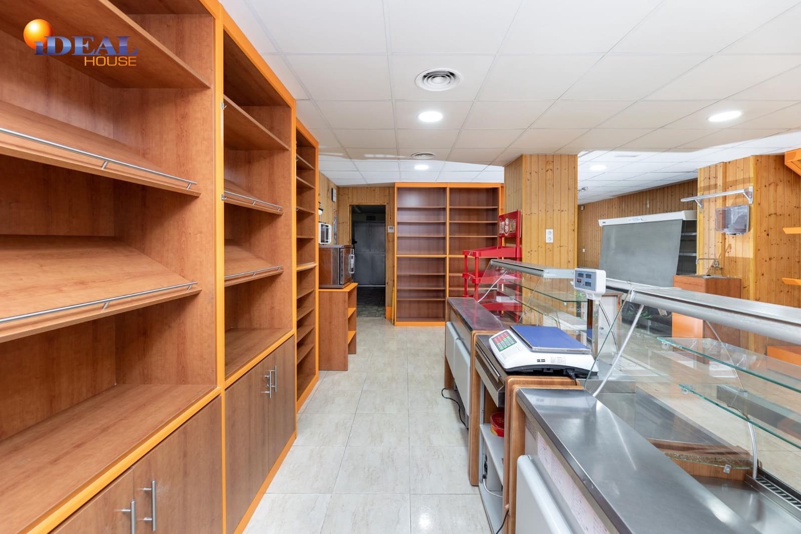 Komercyjne na sprzedaż w Miasto Grenada - 156 000 € (Ref: 9433782)