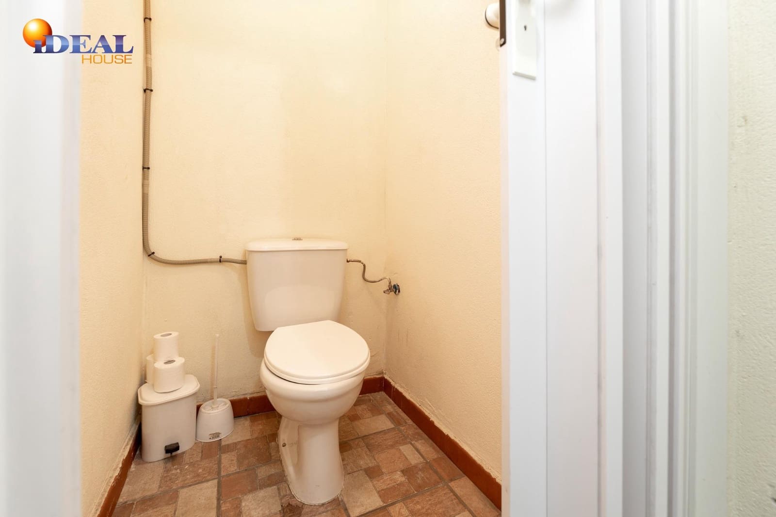 Komercyjne na sprzedaż w Miasto Grenada - 156 000 € (Ref: 9433782)