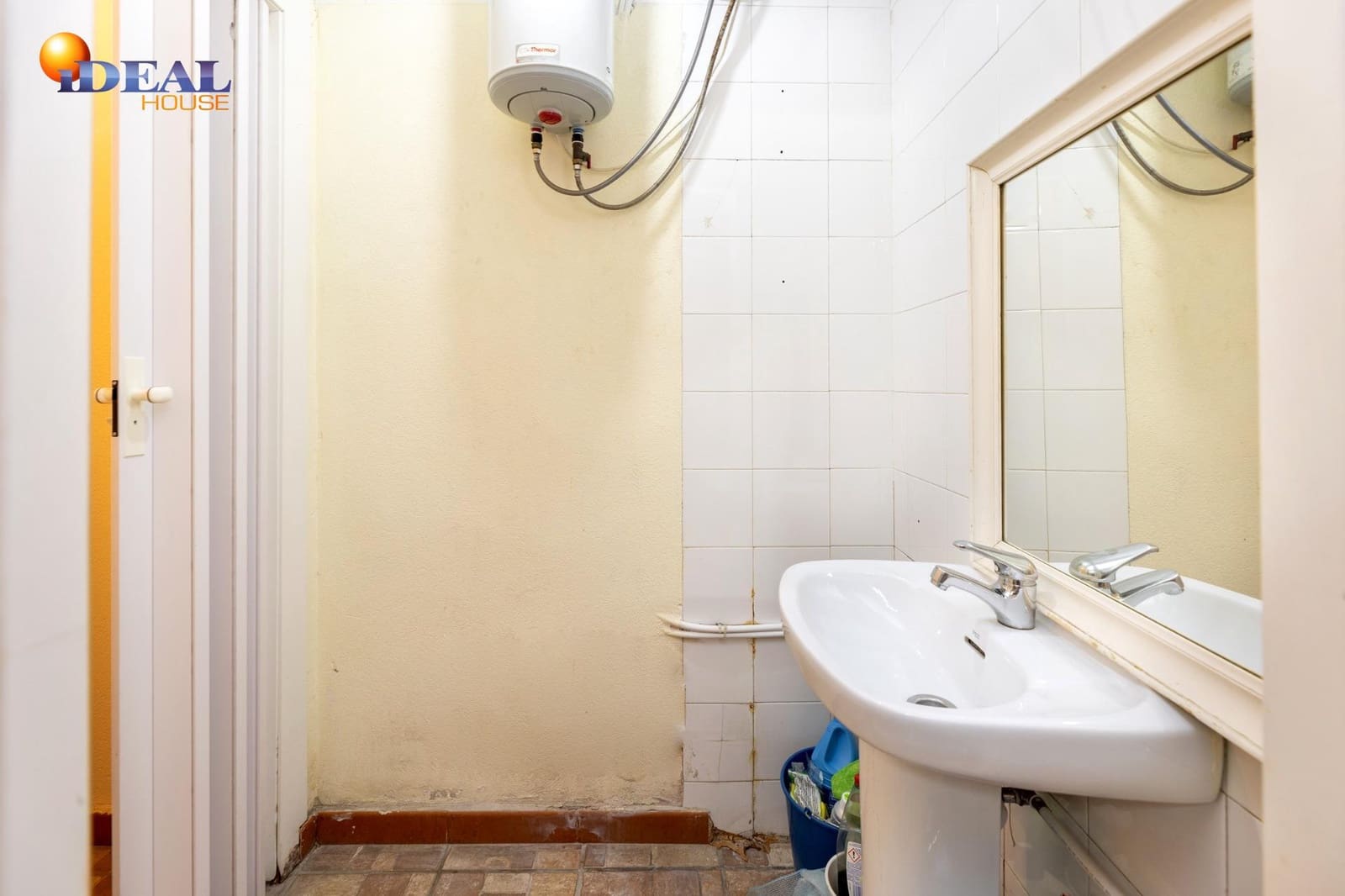 Komercyjne na sprzedaż w Miasto Grenada - 156 000 € (Ref: 9433782)