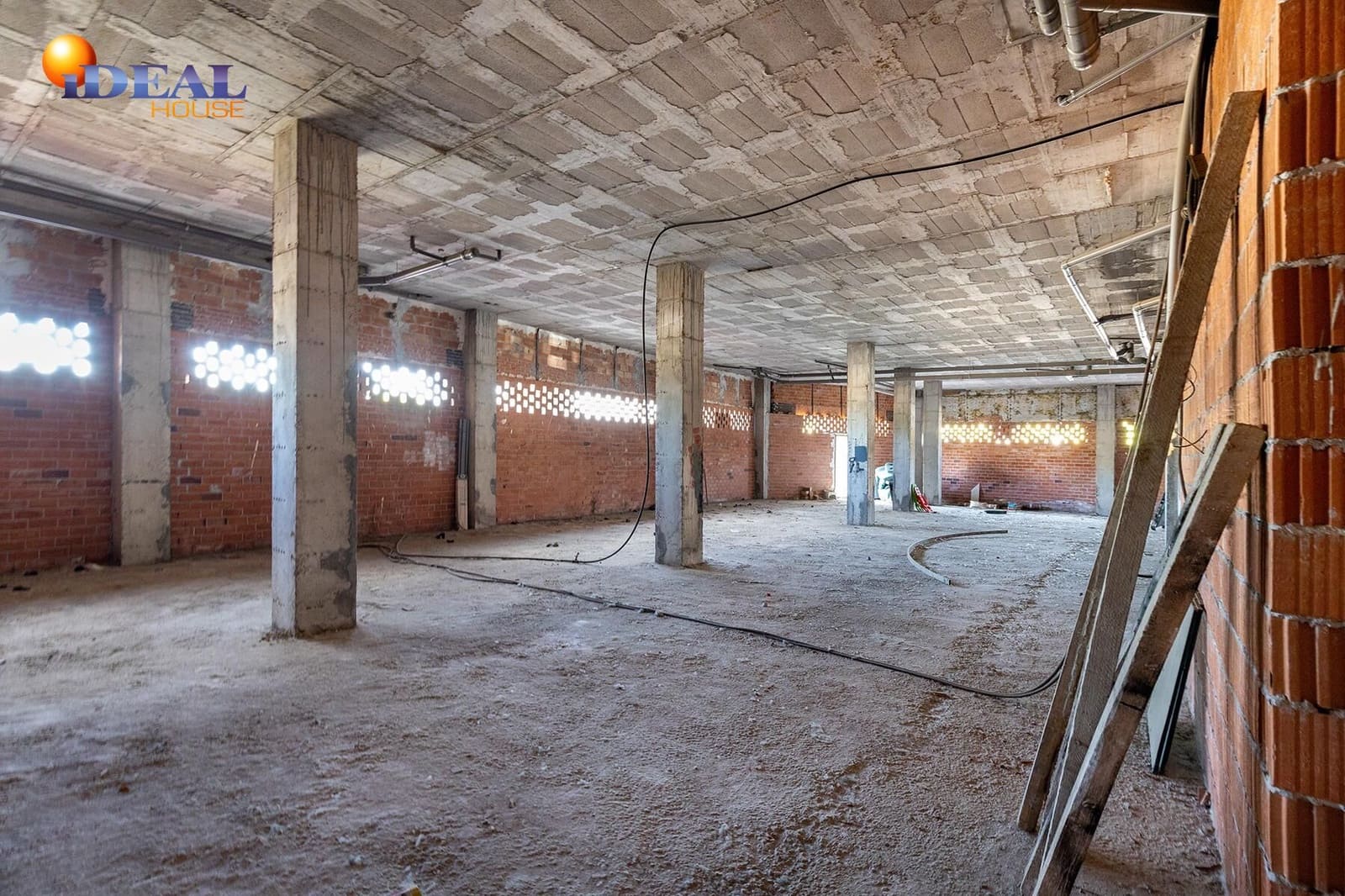 Erhverv til salg i Armilla - € 500.000 (Ref: 9433786)