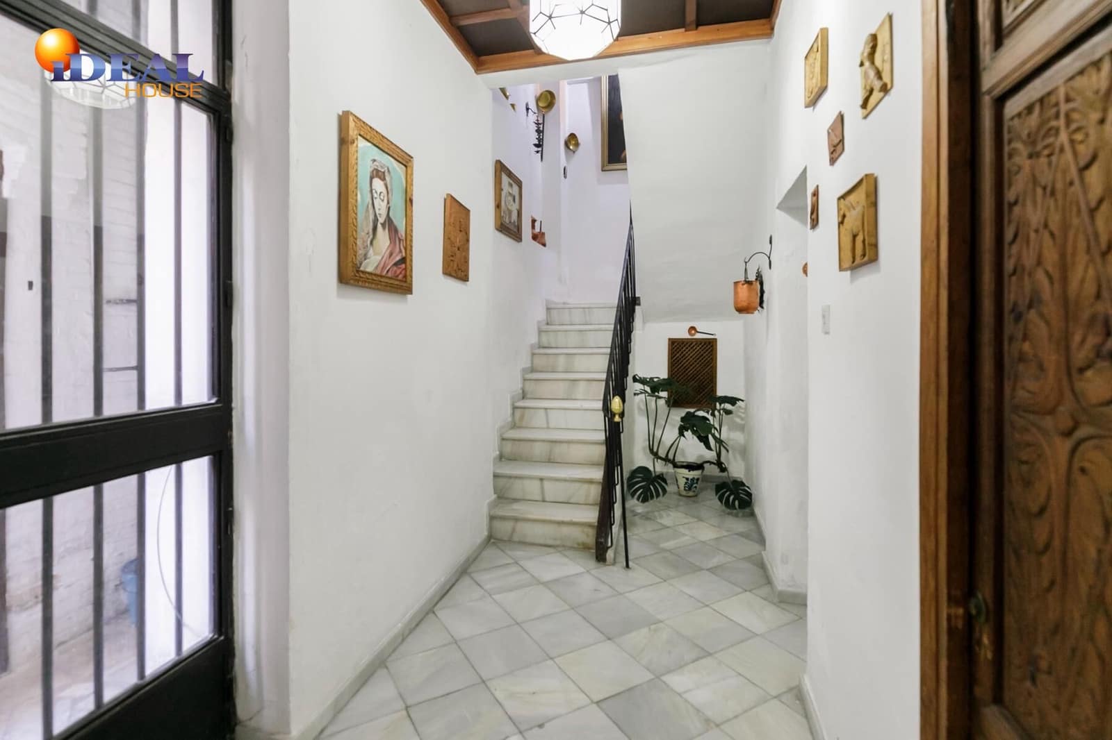 7 bedroom Townhouse for sale in Granada city with garage - € 695,000 (Ref: 9433787)
