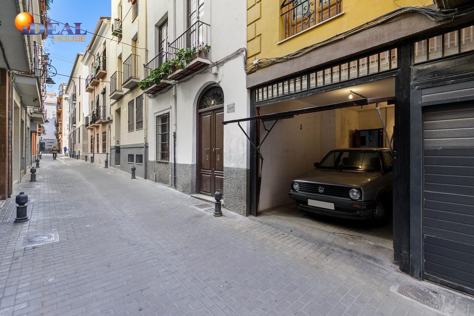 7 bedroom Townhouse for sale in Granada city with garage - € 695,000 (Ref: 9433787)