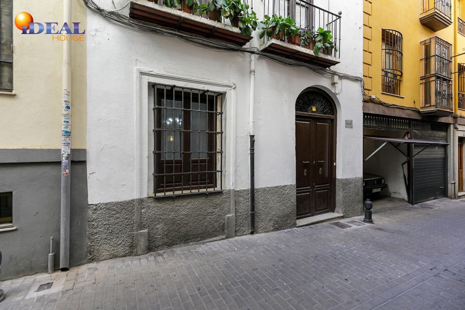 7 bedroom Townhouse for sale in Granada city with garage - € 695,000 (Ref: 9433787)