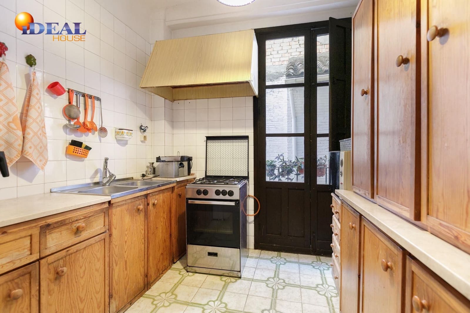 7 bedroom Townhouse for sale in Granada city with garage - € 695,000 (Ref: 9433787)