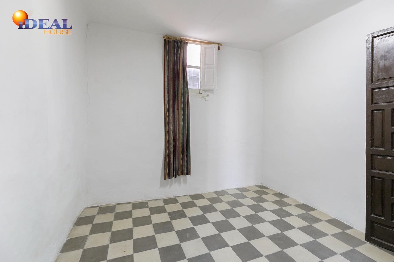 7 bedroom Townhouse for sale in Granada city with garage - € 695,000 (Ref: 9433787)