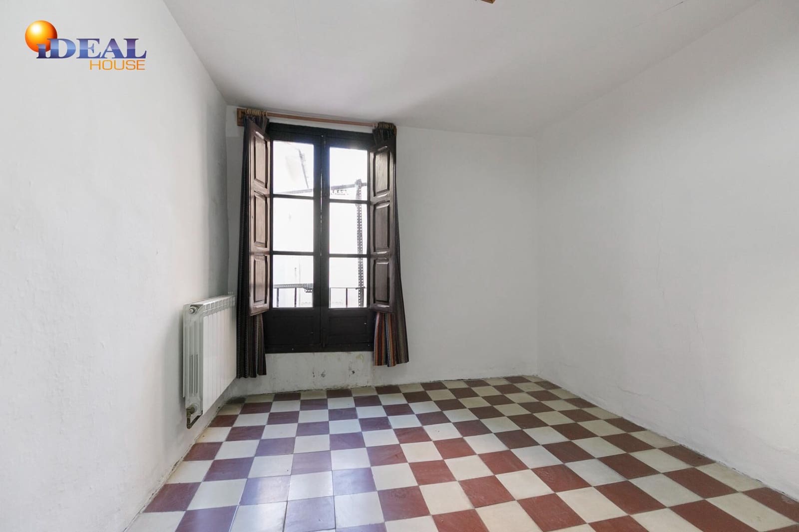 7 bedroom Townhouse for sale in Granada city with garage - € 695,000 (Ref: 9433787)