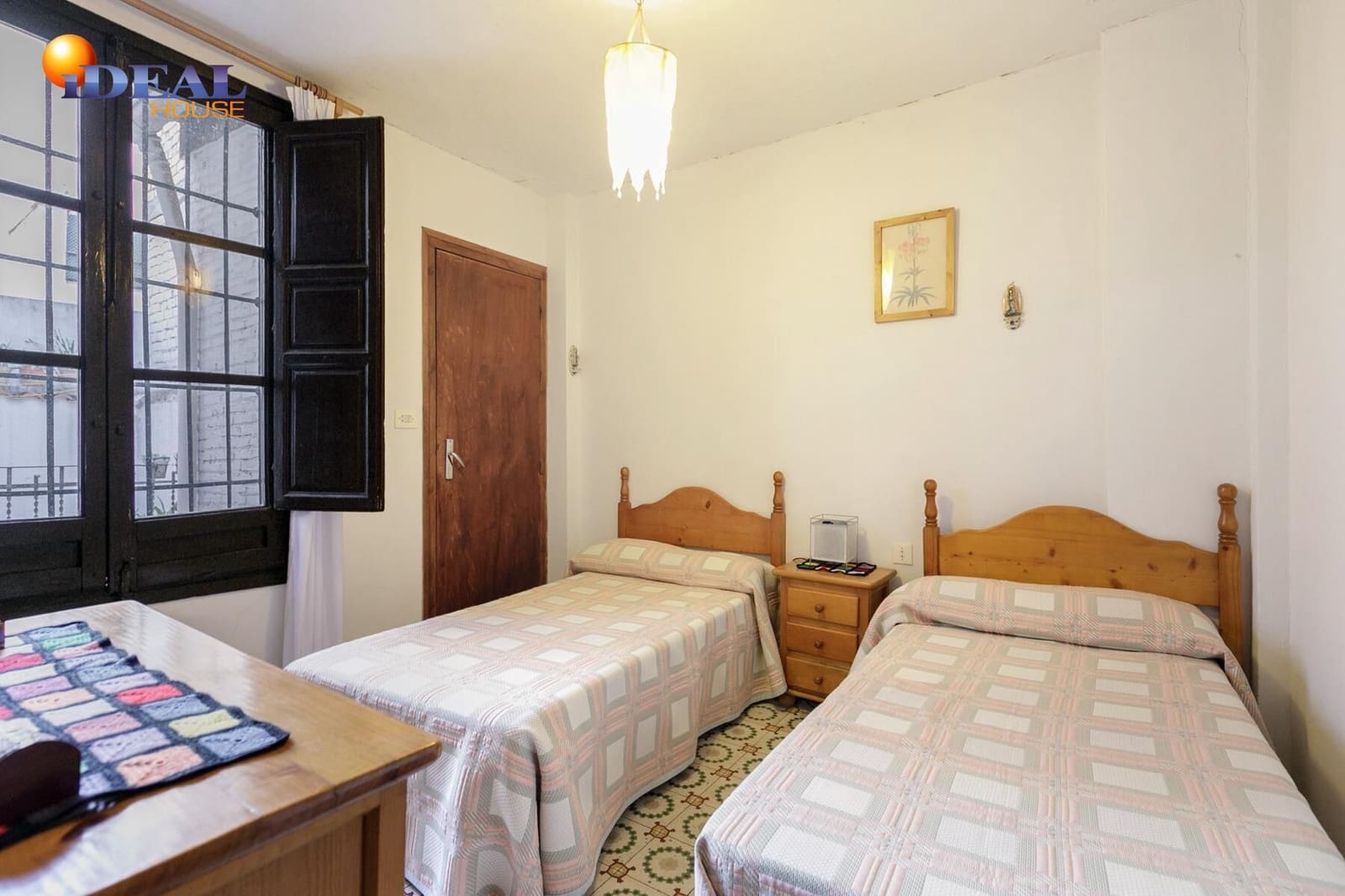 7 bedroom Townhouse for sale in Granada city with garage - € 695,000 (Ref: 9433787)