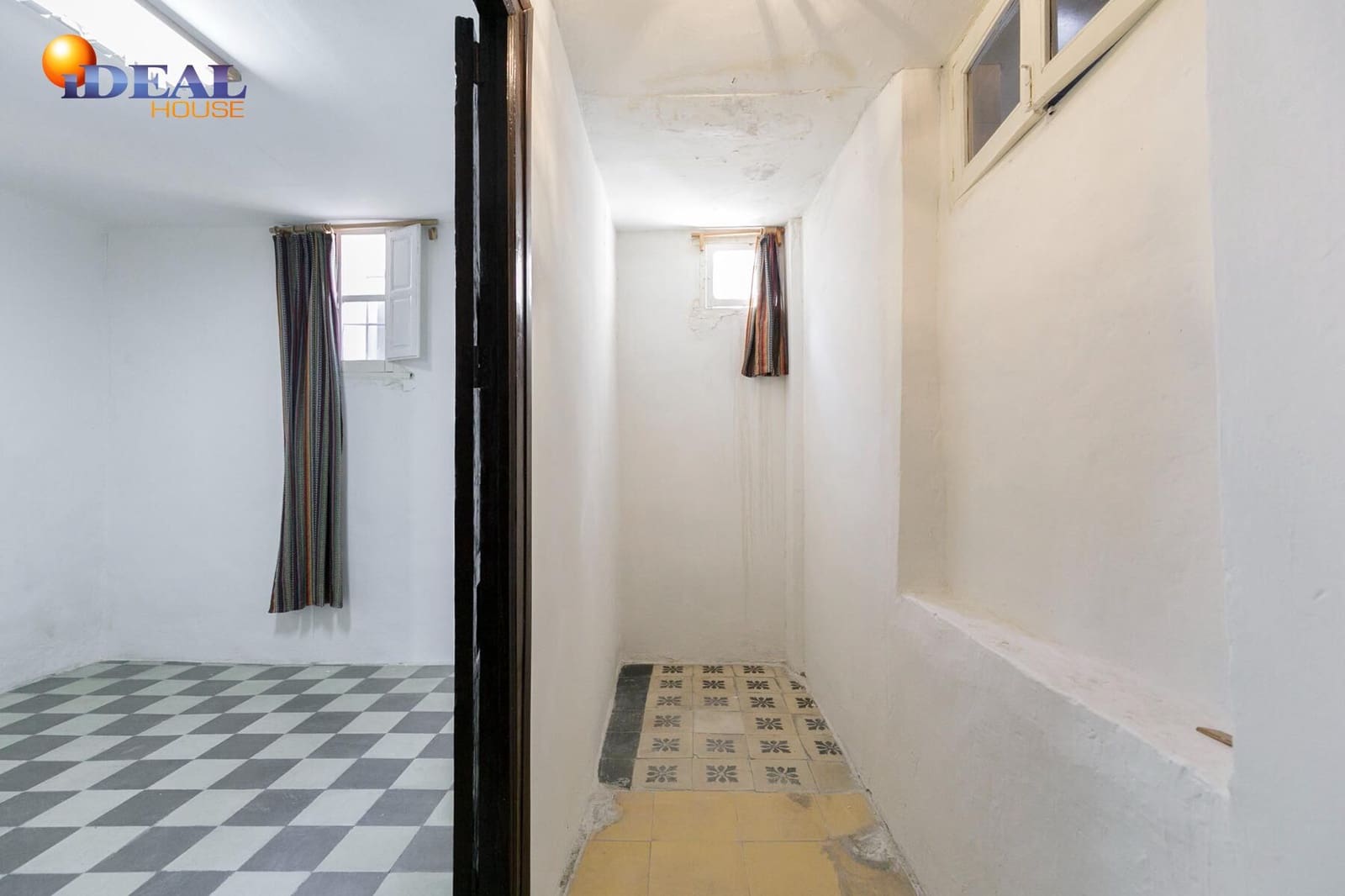 7 bedroom Townhouse for sale in Granada city with garage - € 695,000 (Ref: 9433787)