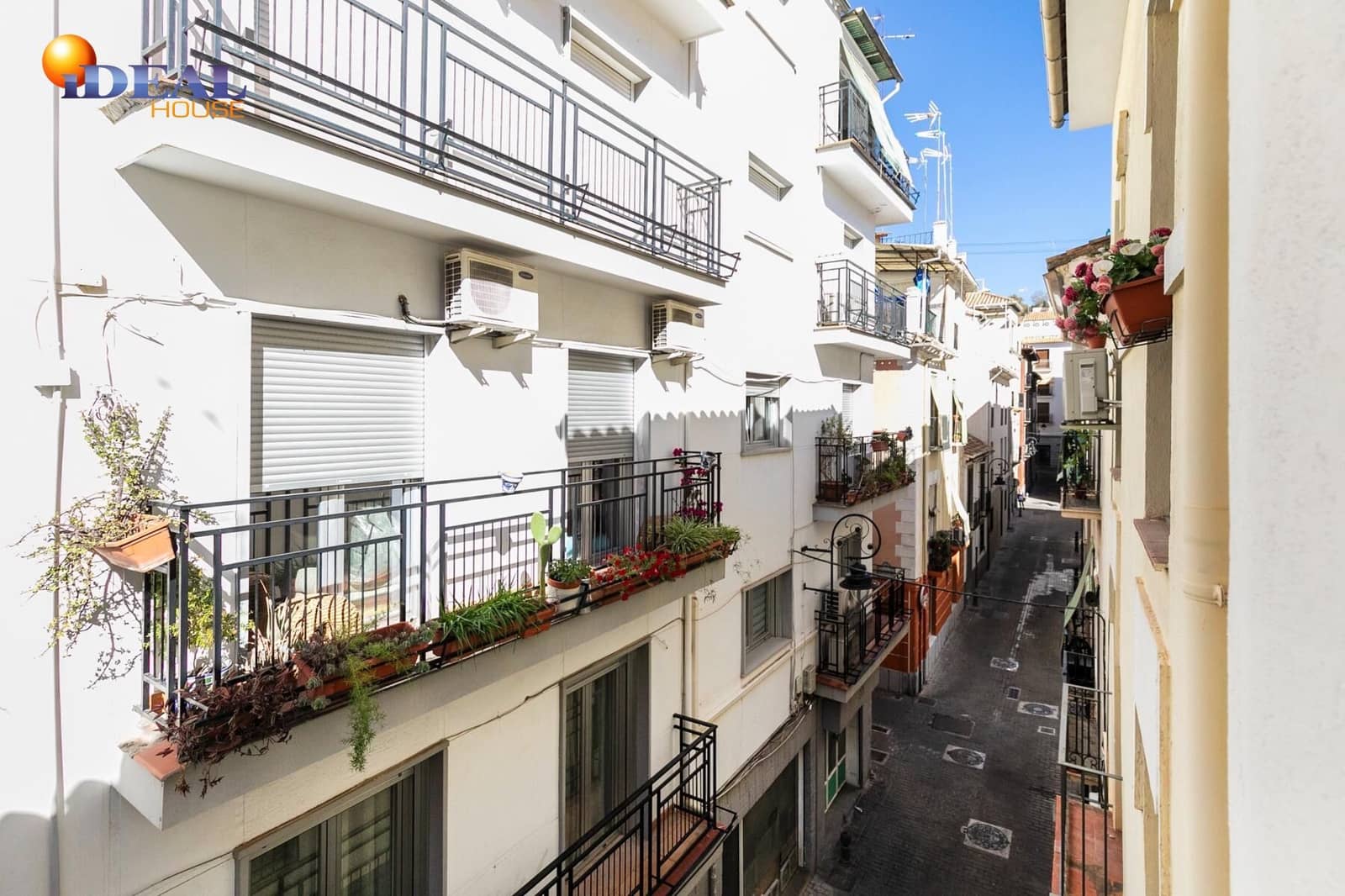 7 bedroom Townhouse for sale in Granada city with garage - € 695,000 (Ref: 9433787)