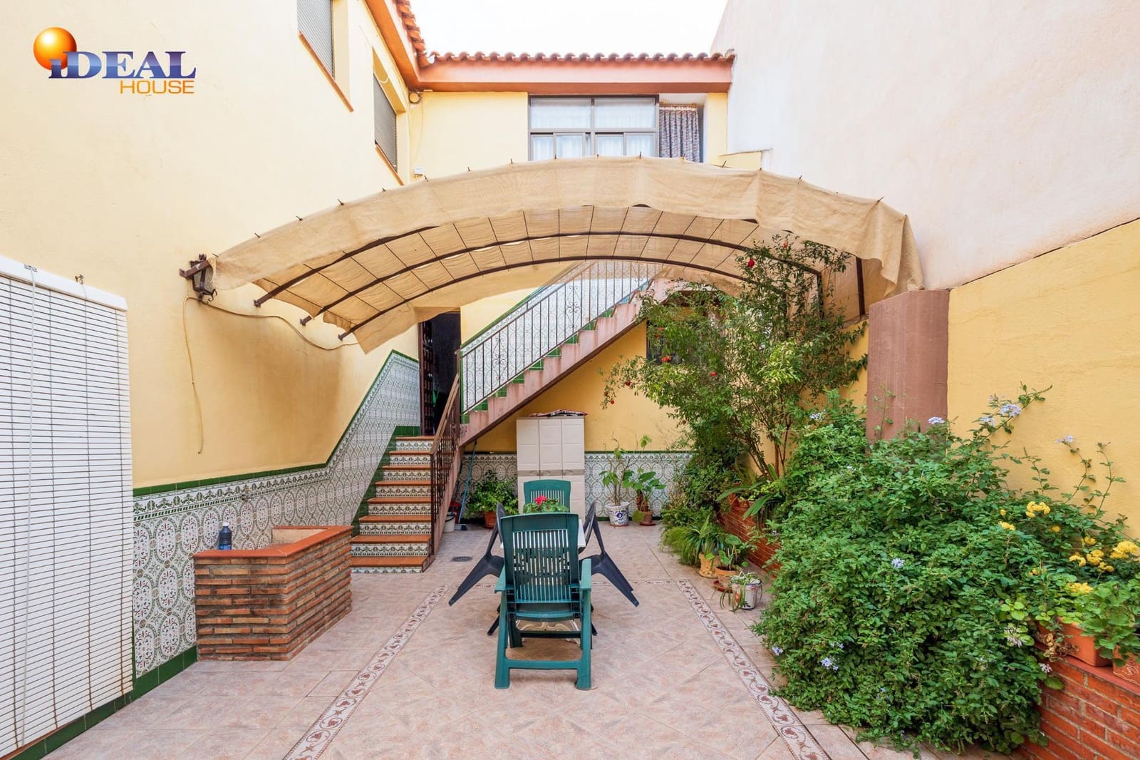 4 soveværelse Byhus til salg i Las Gabias med garage - € 245.000 (Ref: 9433789)