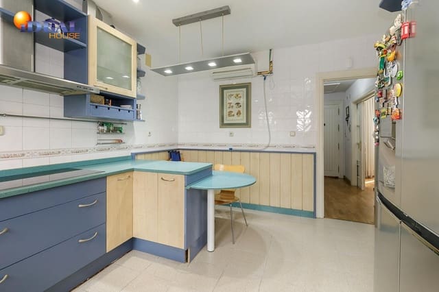 4 Zimmer Villa zu verkaufen in Granada Stadt mit Pool Garage - 1.180.000 € (Ref: 9433792)