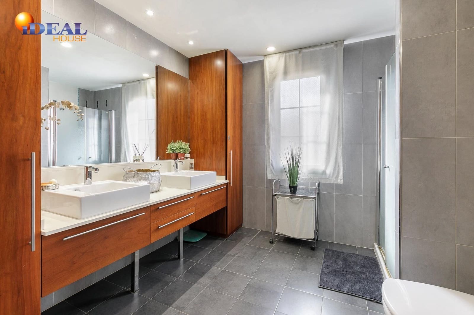 Chalet de 4 habitaciones en Granada ciudad en venta con piscina garaje - 1.180.000 € (Ref: 9433792)