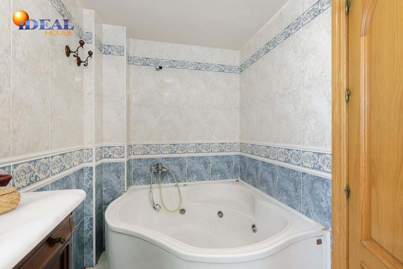 Chalet de 4 habitaciones en Granada ciudad en venta con piscina garaje - 1.180.000 € (Ref: 9433792)