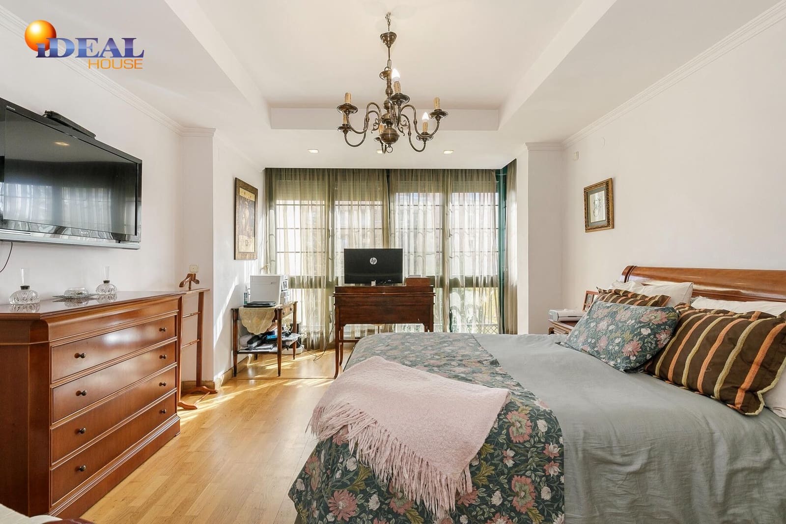 Chalet de 4 habitaciones en Granada ciudad en venta con piscina garaje - 1.180.000 € (Ref: 9433792)