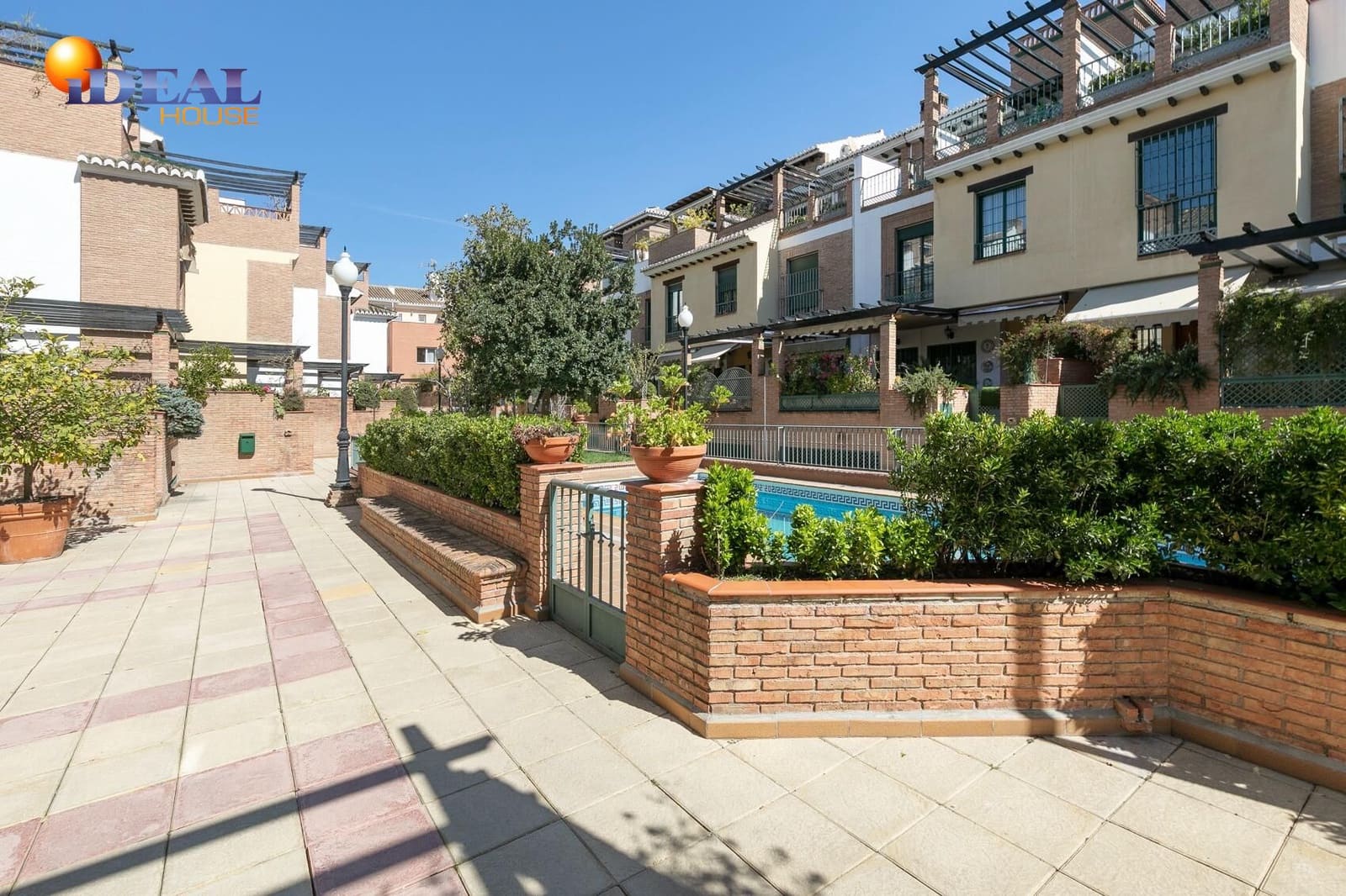 Chalet de 4 habitaciones en Granada ciudad en venta con piscina garaje - 1.180.000 € (Ref: 9433792)