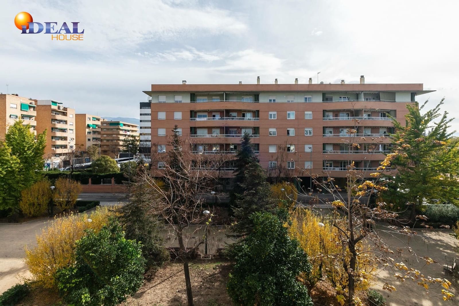 Chalet de 4 habitaciones en Granada ciudad en venta con piscina garaje - 1.180.000 € (Ref: 9433792)
