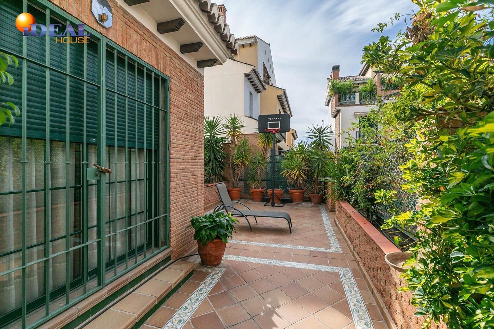 Chalet de 4 habitaciones en Granada ciudad en venta con piscina garaje - 1.180.000 € (Ref: 9433792)