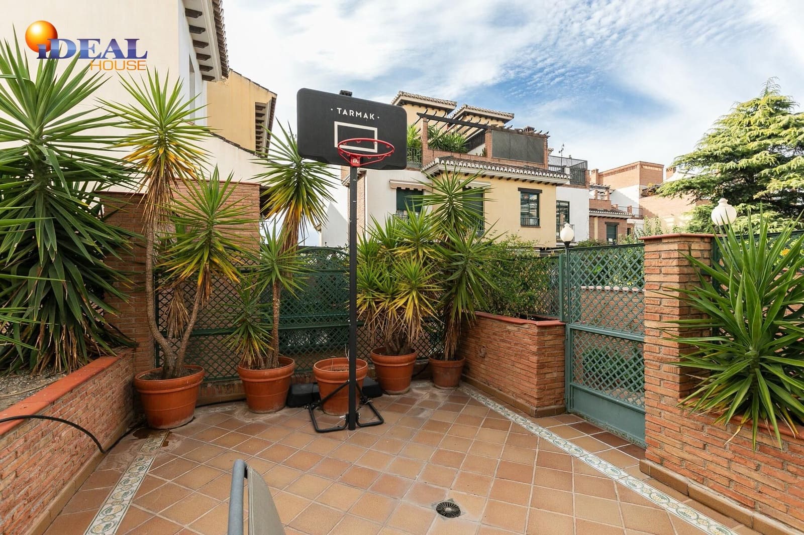 Chalet de 4 habitaciones en Granada ciudad en venta con piscina garaje - 1.180.000 € (Ref: 9433792)