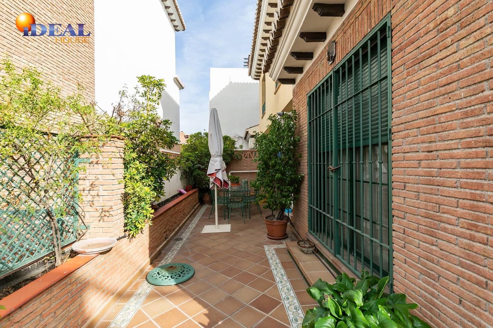 Chalet de 4 habitaciones en Granada ciudad en venta con piscina garaje - 1.180.000 € (Ref: 9433792)