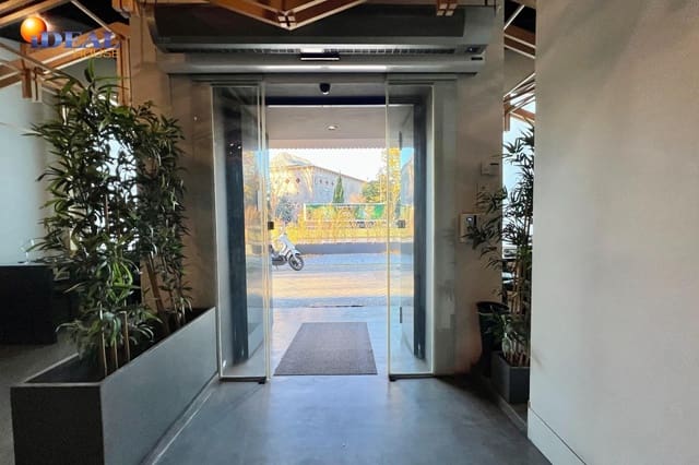 Commercial for sale in Granada city - € 369,500 (Ref: 9433797)