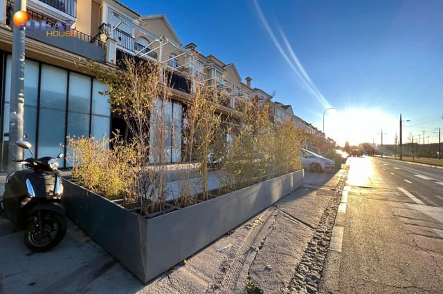 Commercial for sale in Granada city - € 369,500 (Ref: 9433797)