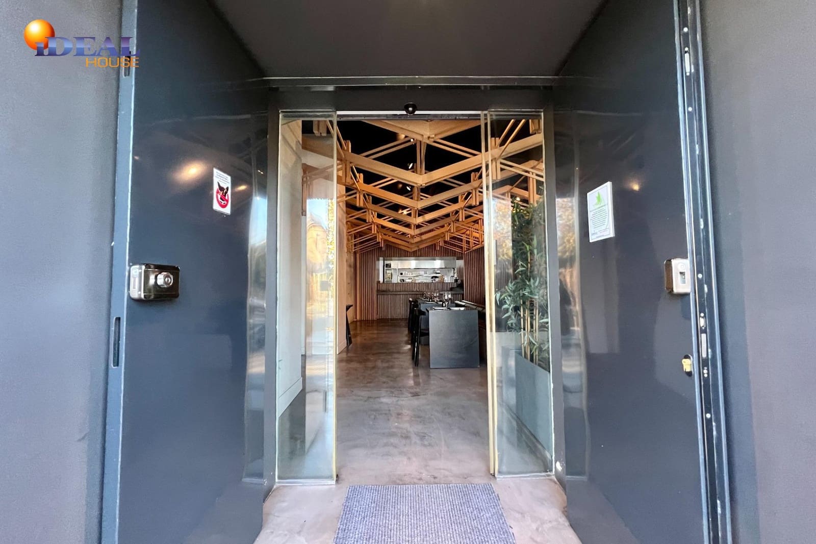 Commercial for sale in Granada city - € 369,500 (Ref: 9433797)