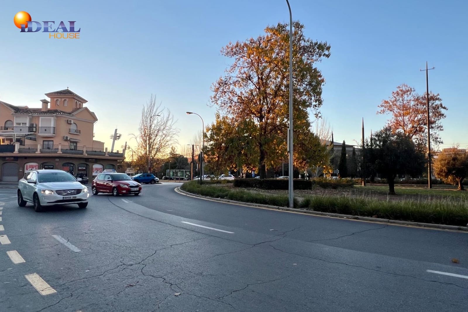 Commercial for sale in Granada city - € 369,500 (Ref: 9433797)