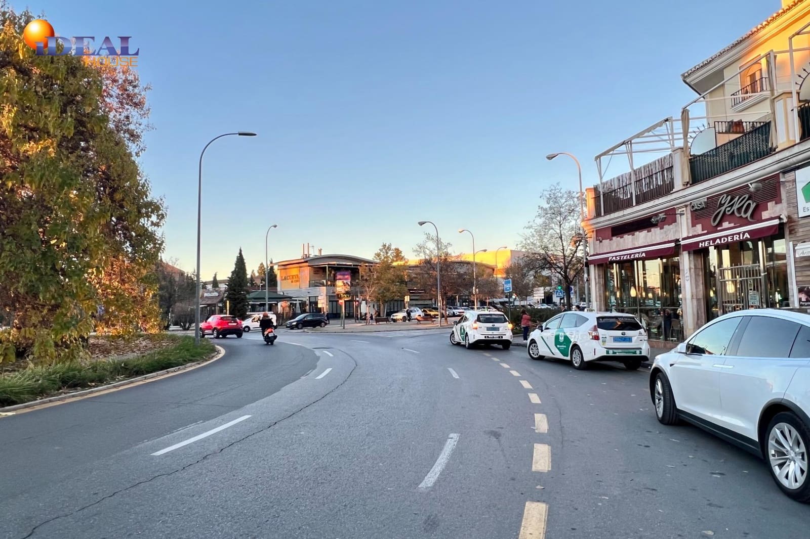 Commercial for sale in Granada city - € 369,500 (Ref: 9433797)