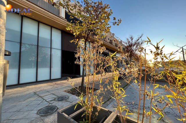 Commercial for sale in Granada city - € 369,500 (Ref: 9433797)