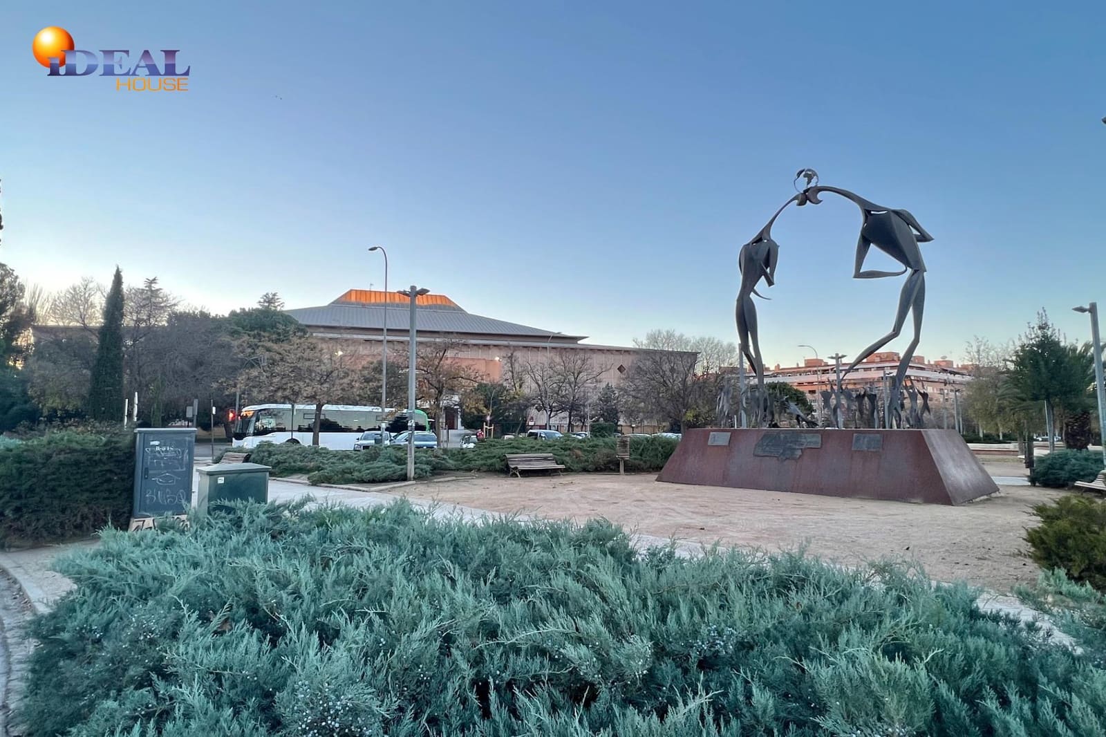 Commercial for sale in Granada city - € 369,500 (Ref: 9433797)