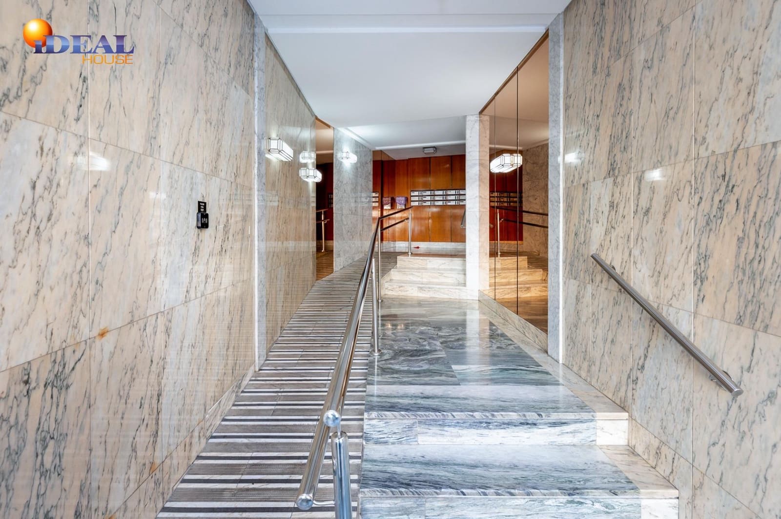 4 bedroom Flat for sale in Granada city - € 575,000 (Ref: 9433798)