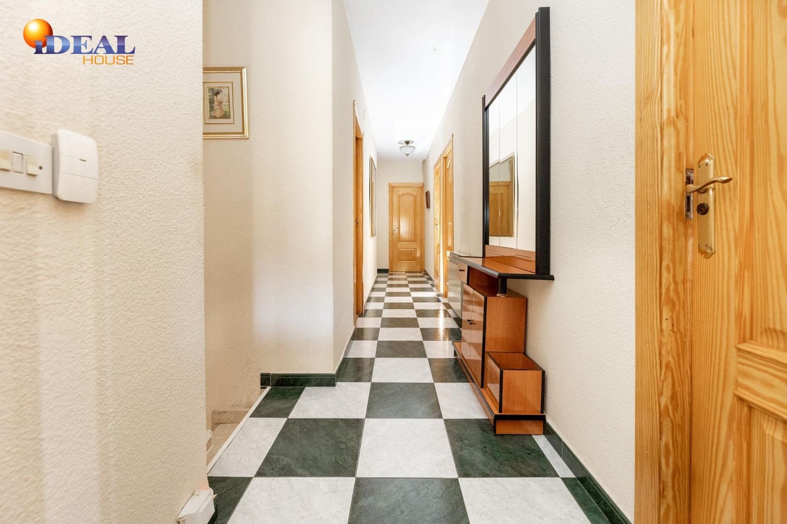 4 bedroom Flat for sale in Maracena with garage - € 244,900 (Ref: 9433799)