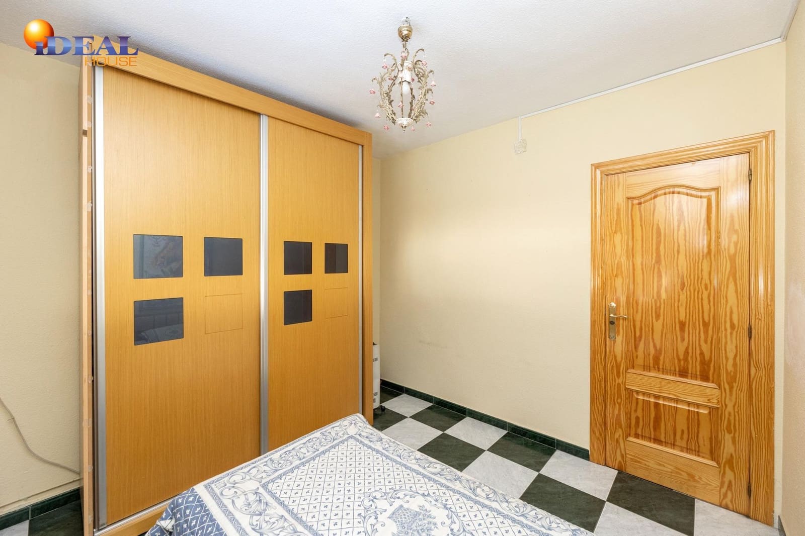 4 bedroom Flat for sale in Maracena with garage - € 244,900 (Ref: 9433799)