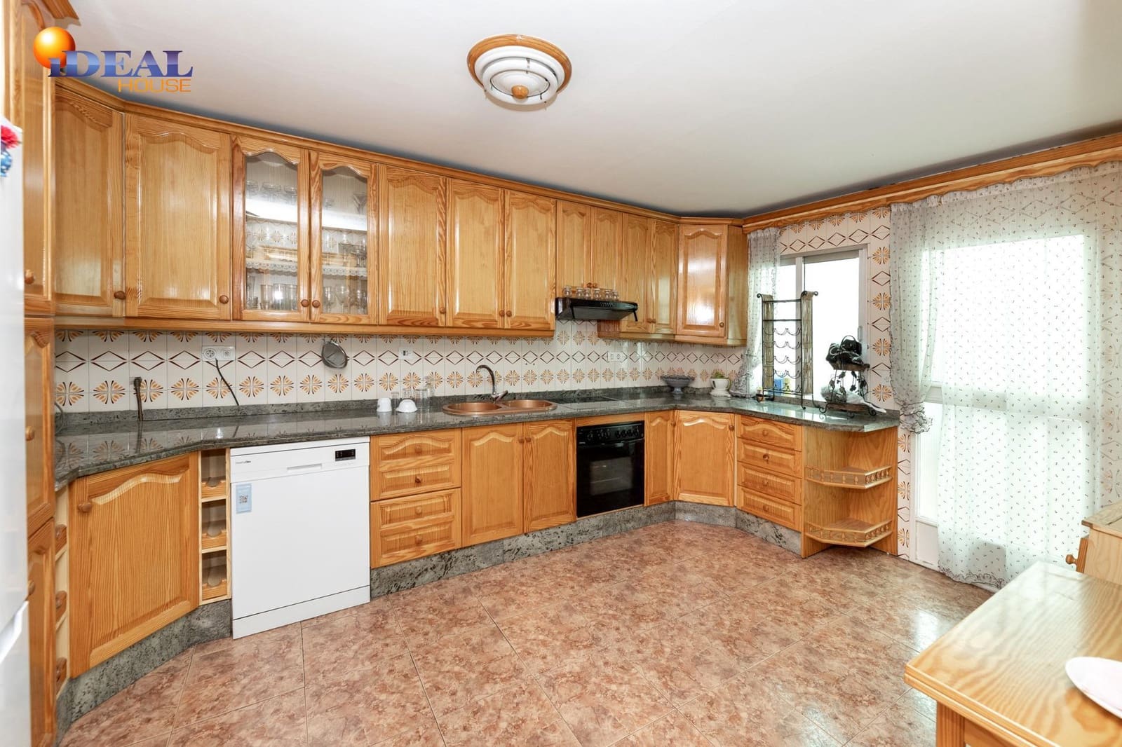 4 bedroom Flat for sale in Maracena with garage - € 244,900 (Ref: 9433799)