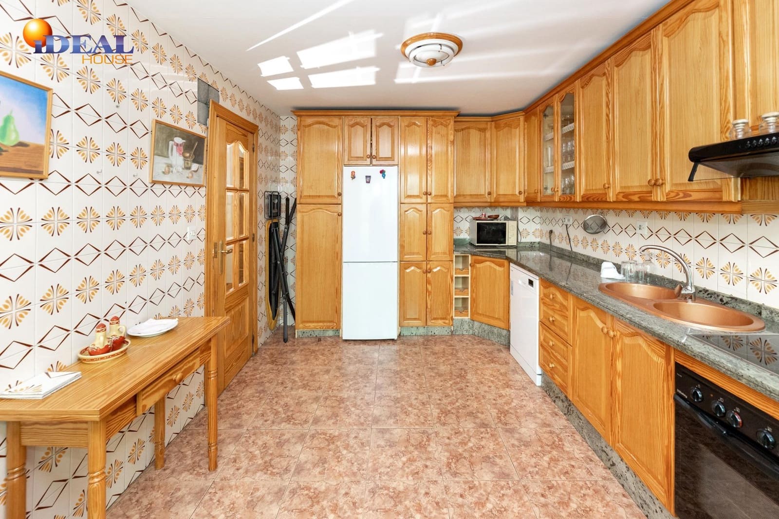 4 bedroom Flat for sale in Maracena with garage - € 244,900 (Ref: 9433799)