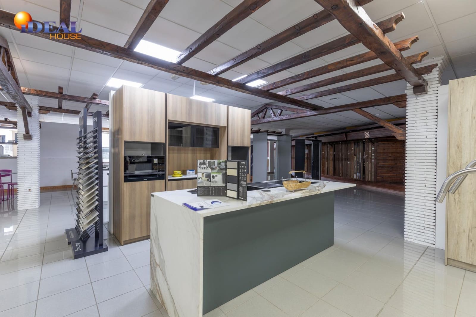 Gewerbe zu verkaufen in Santa Fe mit Garage - 1.800.000 € (Ref: 9433801)