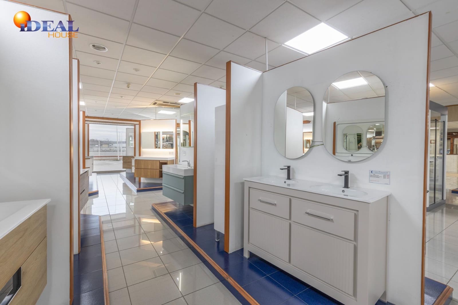 Gewerbe zu verkaufen in Santa Fe mit Garage - 1.800.000 € (Ref: 9433801)