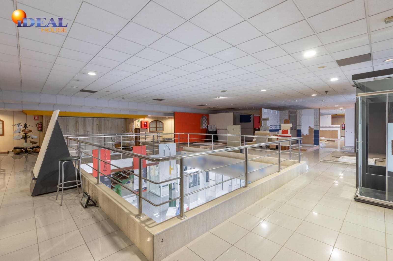 Gewerbe zu verkaufen in Santa Fe mit Garage - 1.800.000 € (Ref: 9433801)